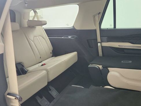 Used 2022 Ford Expedition Max Platinum RWD image 25