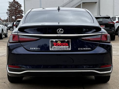 Used 2025 Lexus ES 300h w/ Premium Package image 5
