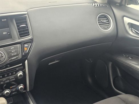 Used 2020 Nissan Pathfinder SV image 19