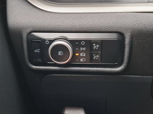 Used 2024 Ford Explorer XLT w/ Equipment Group 202A AWD/4WD image 30