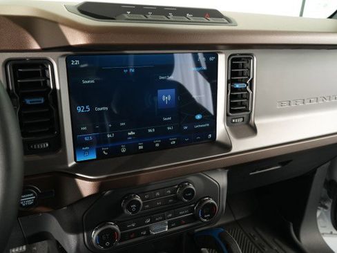 Used 2023 Ford Bronco Outer Banks w/ Sasquatch Package AWD/4WD image 35