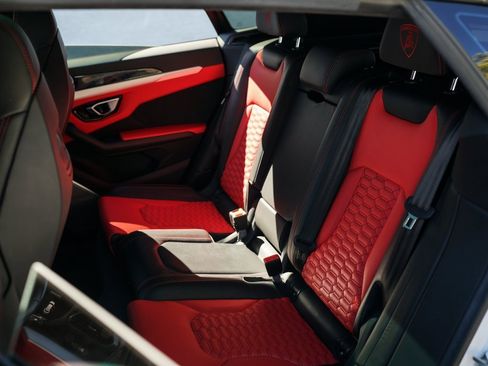 Used 2021 Lamborghini Urus image 23