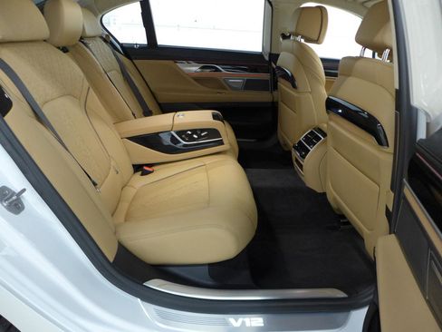 Used 2019 BMW M760i xDrive AWD/4WD image 64