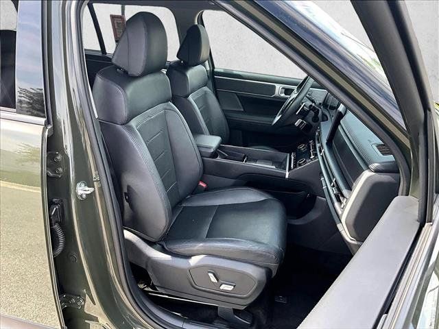 Used 2024 Hyundai Santa Fe Limited FWD image 9