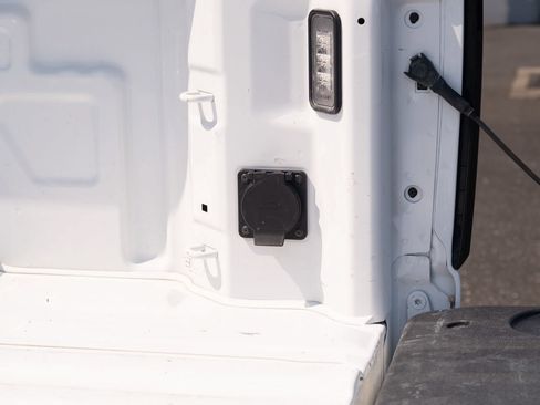 Used 2025 GMC Sierra 1500 SLT AWD/4WD image 26