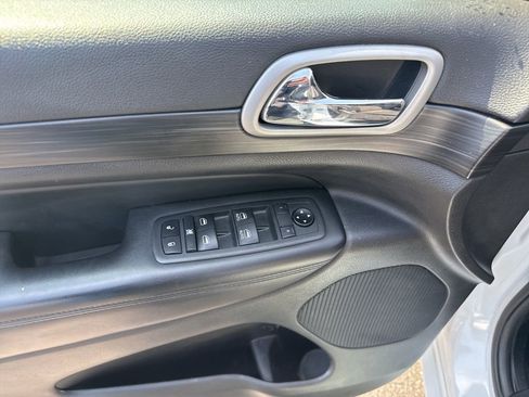 Used 2020 Jeep Grand Cherokee Altitude image 24