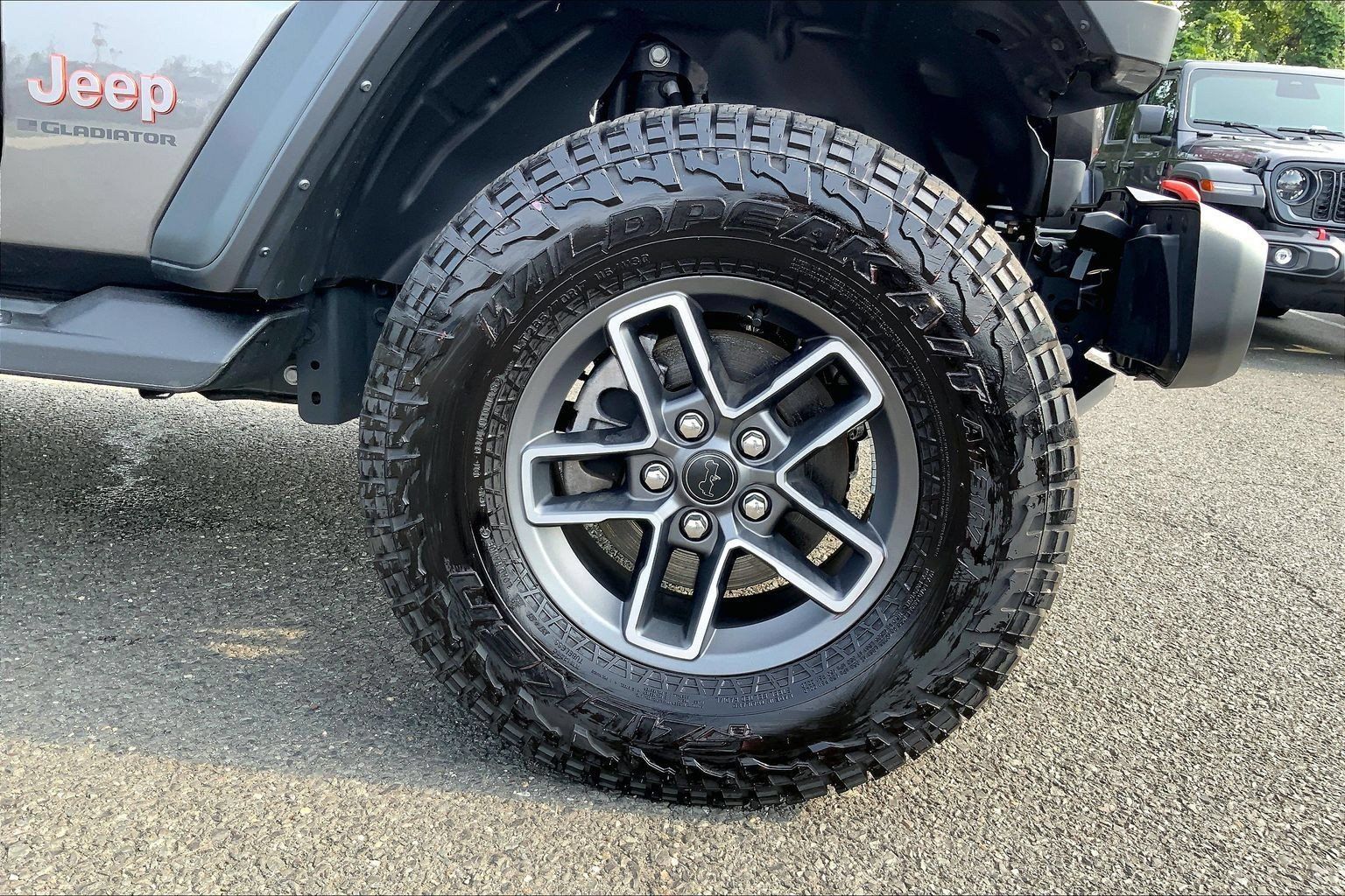 Certified 2025 Jeep Gladiator Mojave w/ Safety Group AWD/4WD image 10