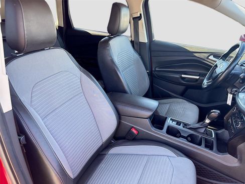 Used 2018 Ford Escape SE w/ Ford Safe & Smart Package image 29