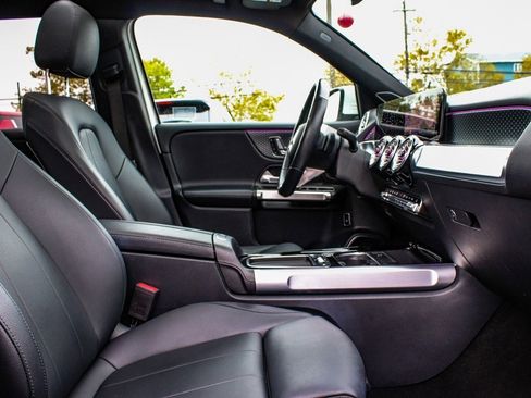 Used 2024 Mercedes-Benz GLB 250 4MATIC w/ Driver Assistance Package image 43