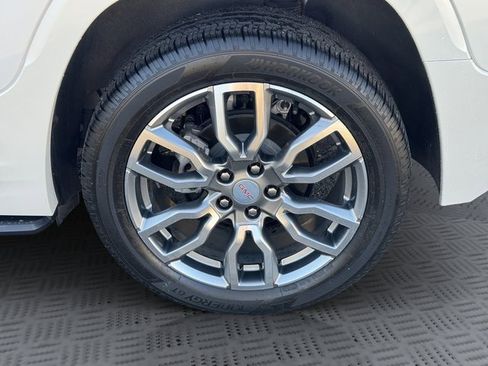 Used 2024 GMC Terrain Denali w/ Denali Premium Package image 28