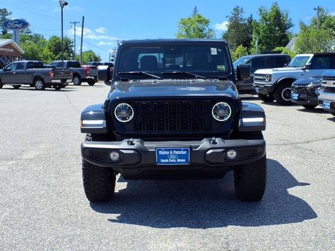 Used 2024 Jeep Gladiator Sport image 2