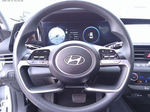 Used 2024 Hyundai Elantra SEL FWD image 11