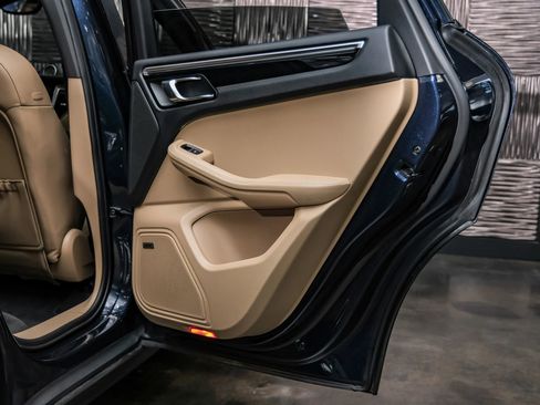 Used 2018 Porsche Macan image 45