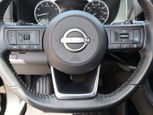 Used 2025 Nissan Pathfinder SV FWD image 12