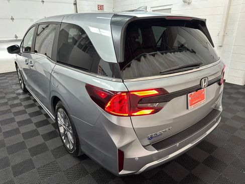 Used 2025 Honda Odyssey Touring image 7