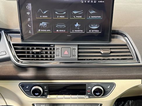 Used 2022 Audi Q5 2.0T Premium Plus w/ Premium Plus Package AWD/4WD image 13