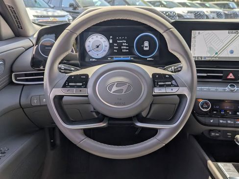 Used 2025 Hyundai Elantra SEL FWD image 18