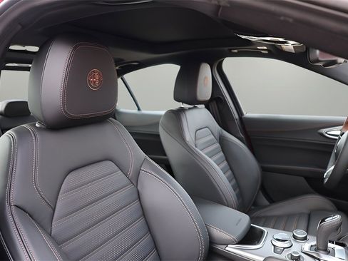 New 2025 Alfa Romeo Giulia Intensa w/ Driving Assist Package image 22