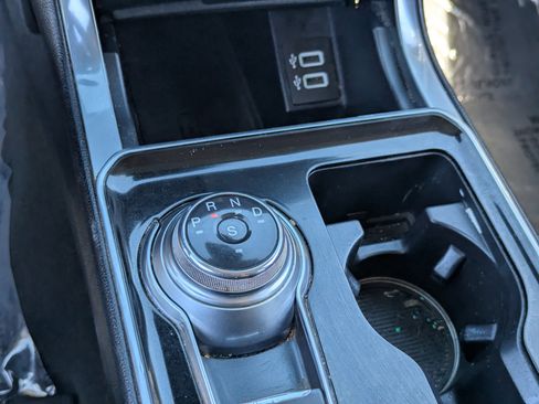 Used 2019 Ford Edge Titanium image 25