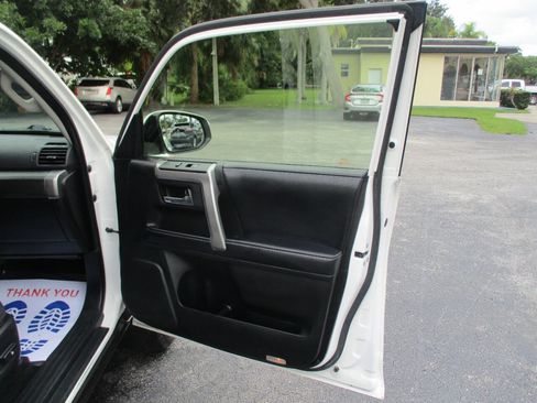 Used 2017 Toyota 4Runner SR5 Premium image 25