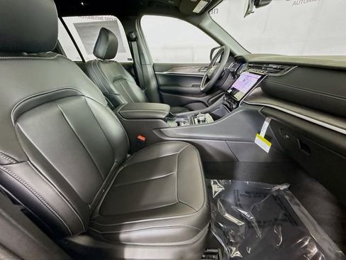 New 2025 Jeep Grand Cherokee Limited w/ Black Appearance Package AWD/4WD image 29