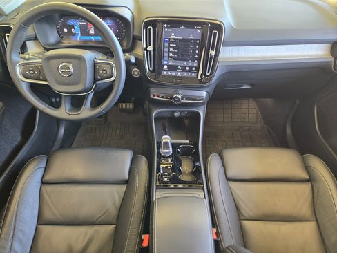 Used 2023 Volvo XC40 B5 Plus image 36