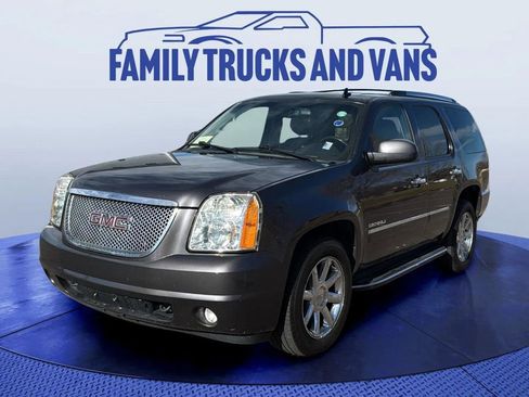 Used 2011 GMC Yukon Denali image 1