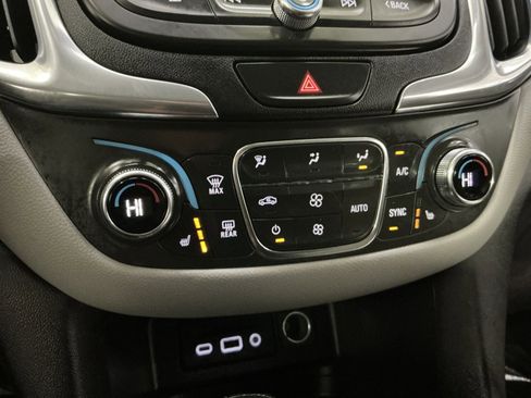 Used 2021 Chevrolet Equinox LT AWD/4WD image 22