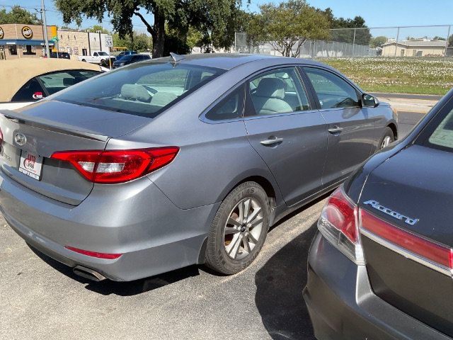 Used 2017 Hyundai Sonata SE w/ Cargo Package FWD image 4