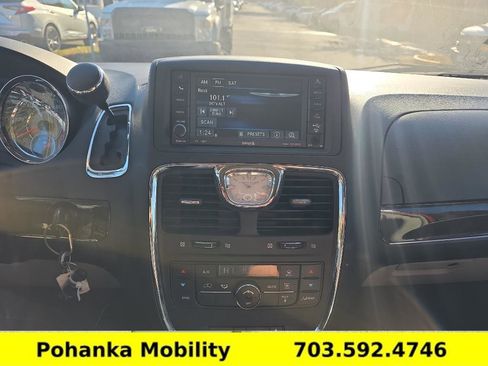 Used 2013 Chrysler Town & Country Touring image 12