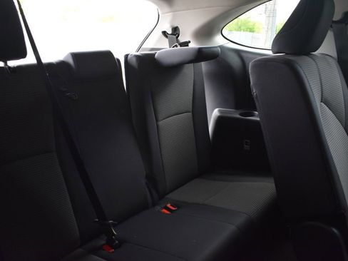 Used 2025 Toyota Highlander LE FWD image 33