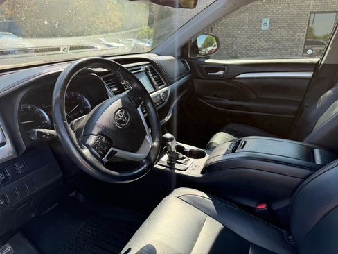 Used 2017 Toyota Highlander XLE FWD image 9