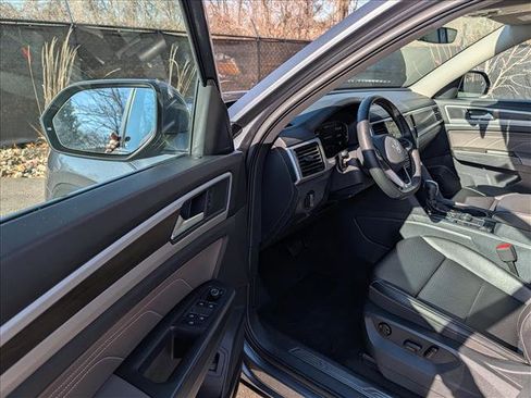 Used 2023 Volkswagen Atlas SE w/ Panoramic Sunroof Package image 30