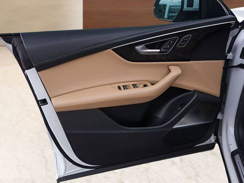 Used 2023 Audi Q8 Prestige image 23