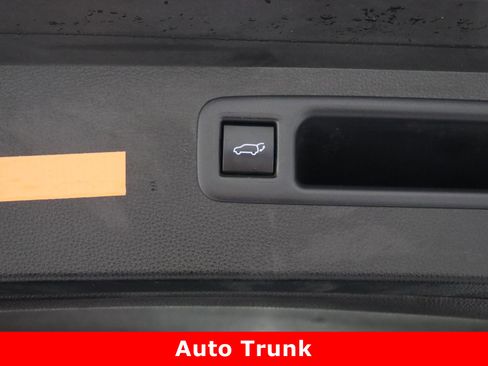 Used 2020 Toyota Highlander XLE image 36