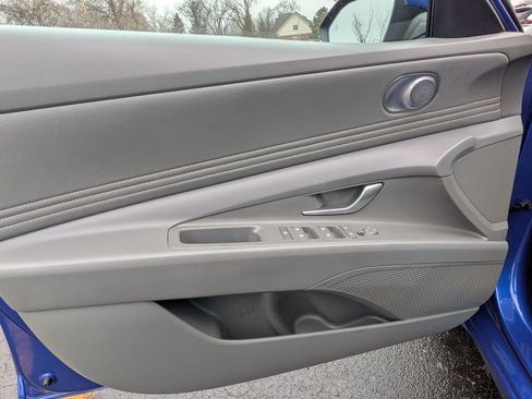 Used 2025 Hyundai Elantra SEL image 9