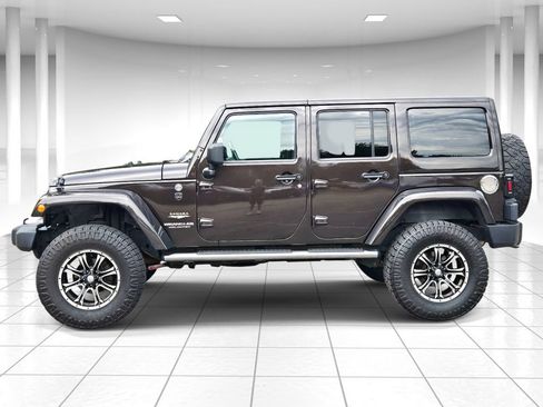 Used 2013 Jeep Wrangler Unlimited Sahara w/ Dual Top Group AWD/4WD image 6