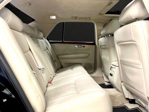 Used 2011 Cadillac DTS Platinum image 25