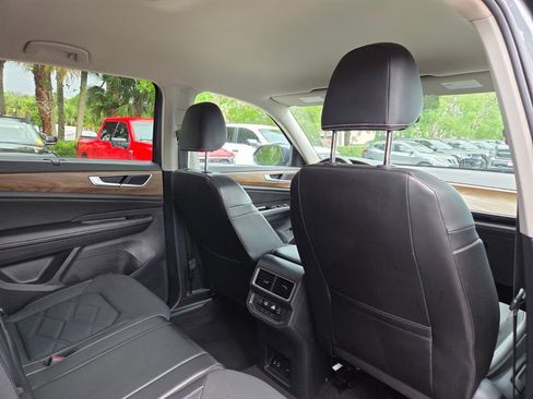 Used 2024 Volkswagen Atlas SE FWD image 12