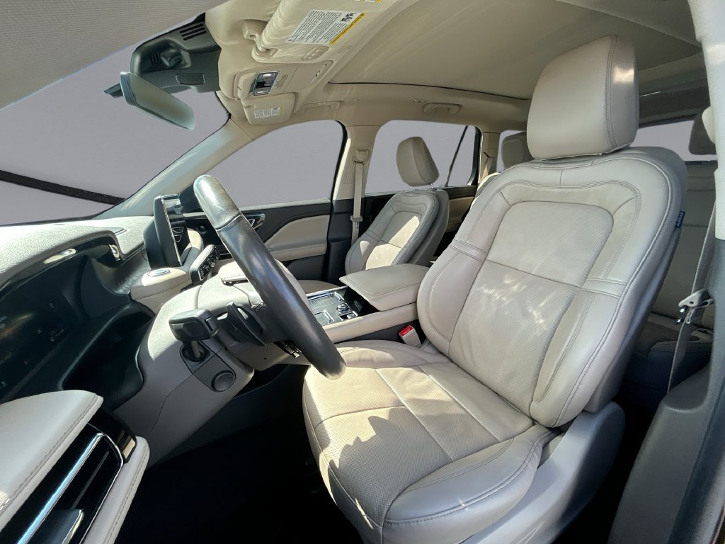 Used 2023 Lincoln Aviator Grand Touring w/ Equipment Group 301A AWD/4WD image 12