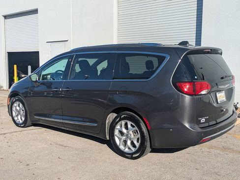 Used 2020 Chrysler Pacifica Touring-L Plus w/ Tire & Wheel Group image 9