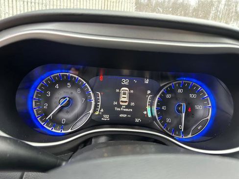 Certified 2023 Chrysler Pacifica Touring-L image 17