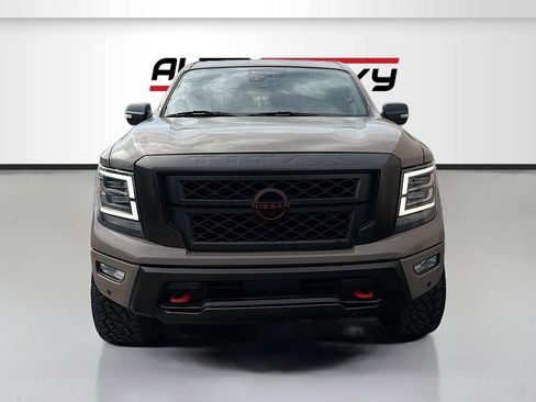 Used 2023 Nissan Titan PRO-4X w/ Pro-4x Convenience Package AWD/4WD image 2