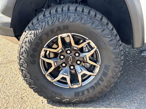 Used 2025 Chevrolet Colorado ZR2 AWD/4WD image 10