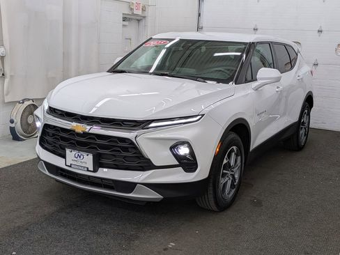 Used 2025 Chevrolet Blazer LT AWD/4WD image 1