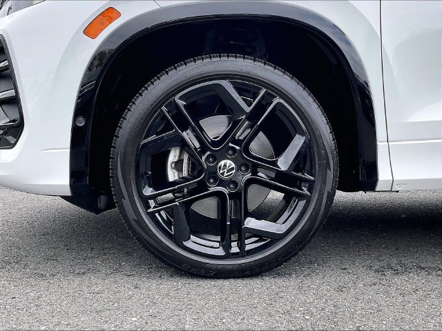 Used 2026 Volkswagen Tiguan SE R-Line AWD/4WD image 9