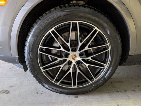 Certified 2024 Porsche Cayenne Coupe image 13