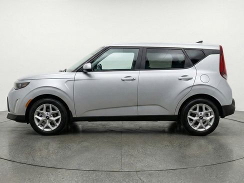 Used 2025 Kia Soul LX w/ LX Technology Package image 5