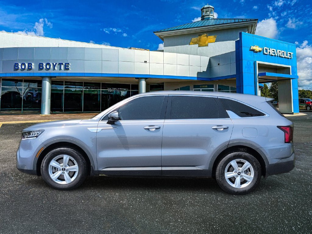 Used 2023 Kia Sorento LX FWD image 8