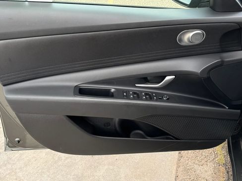 Used 2025 Hyundai Elantra SE FWD image 33